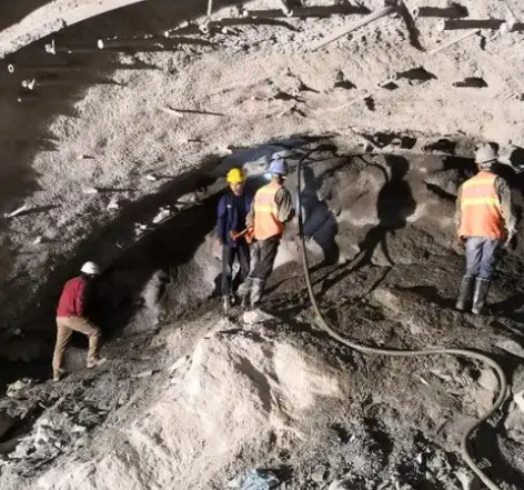 徐水拱顶带模注浆料的施工流程及注意事项